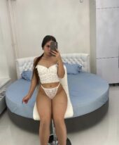 Elina Charmante & Discrète