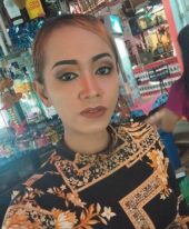 Bee ladyboy